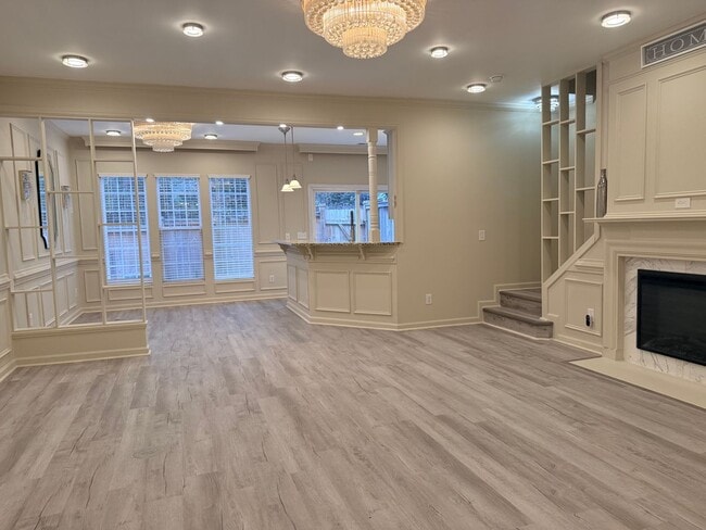 Building Photo - Now Leasing! Bright 3-Bedroom Home with Fenced in Back Yard!