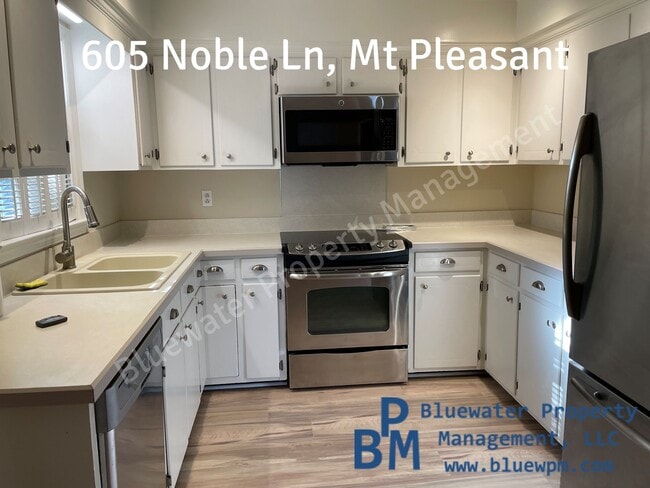 Building Photo - 605 Noble Ln