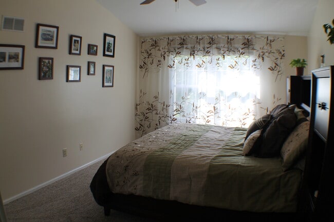 Foto del edificio - 349 Bluestone Ct