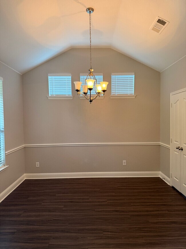 Foto del edificio - 3105 Whispering Pine Blvd
