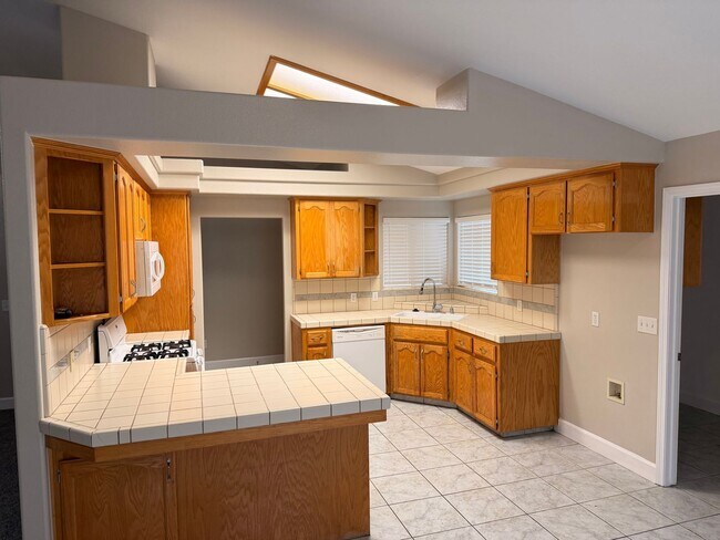 Foto del edificio - 1543 Ponderosa St