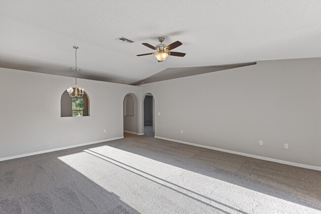 Foto del edificio - Charming home for RENT in Groveland