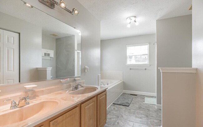 Foto del edificio - 10324 Cassidy Ct