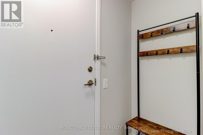 Building Photo - 181 Dundas St E