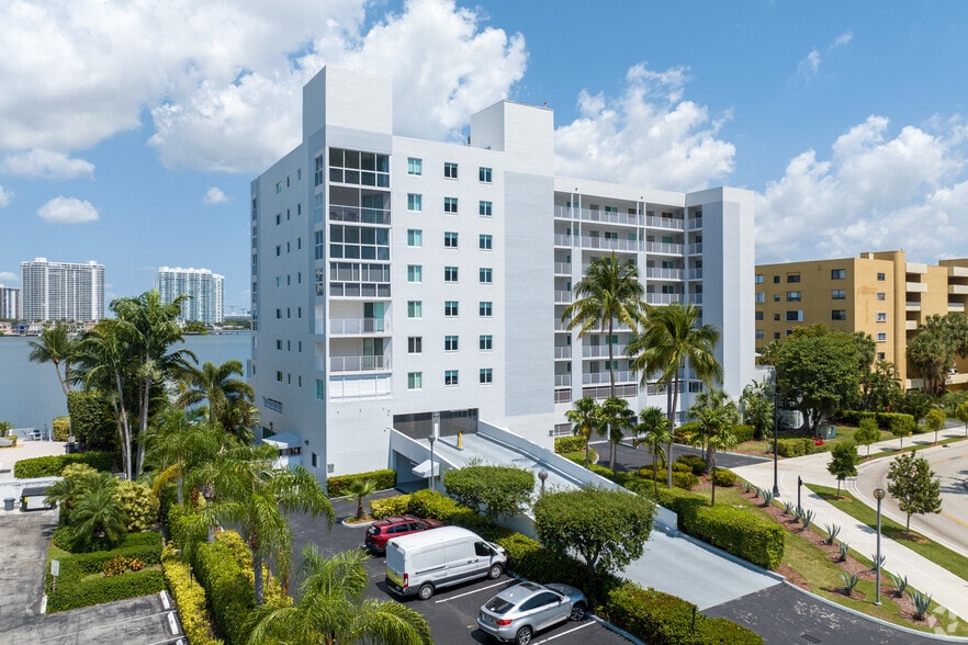 Le Laurier Condominium - 1 Units Available for Rent | Sunny Isles