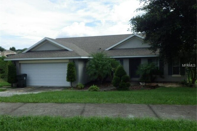 Foto principal - Spacious 4 Bed 2.5 Bath Single Family Home...