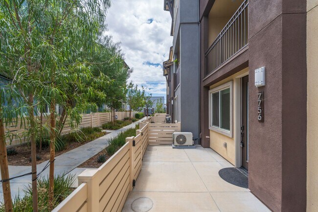 Foto del edificio - Newer townhome rental located in the gated One Seven Eight community!