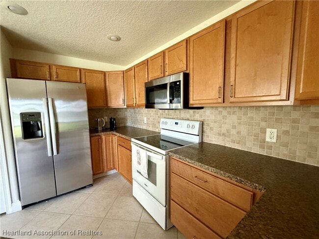 Building Photo - 3208 Pointe Ave