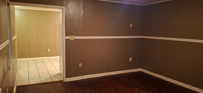 Building Photo - 4701 Lynch Dr