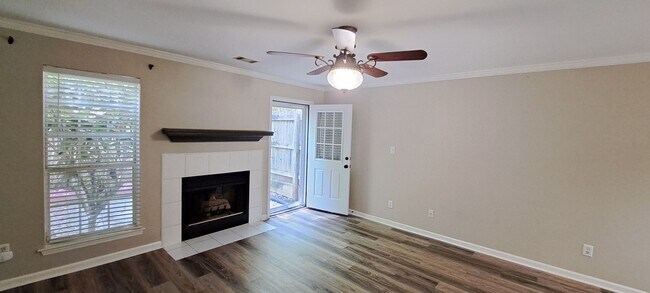 Foto del edificio - 4708 Brookwood Dr