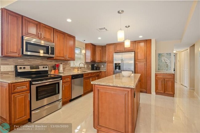 Foto del edificio - 401 N Riverside Dr