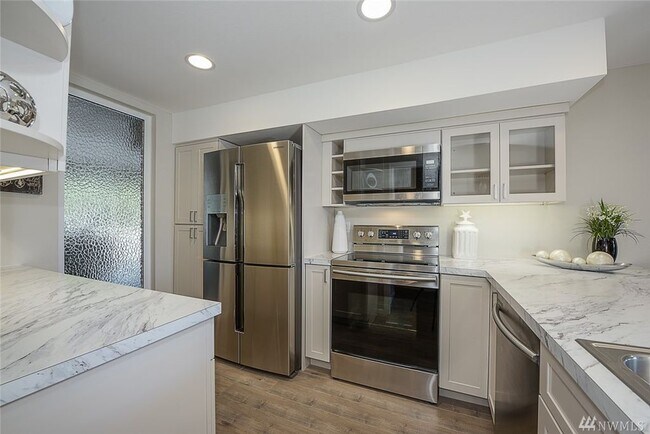 Cocina - 6818 137th Ave NE WA