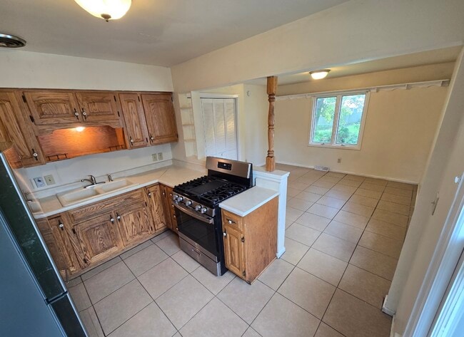 Building Photo - 33 Berkshire Dr