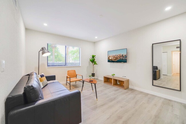 Building Photo - 700 SW 11th Ave