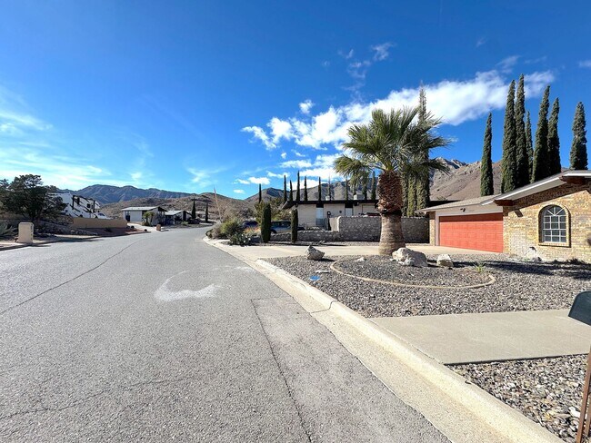 Foto del edificio - Mountain Park 5bed/3bath with Refrig A/C and Mountain Views!