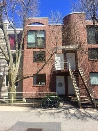 Building Photo - 192 Allston St