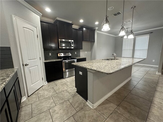 Building Photo - 1015 Santa Catalina St