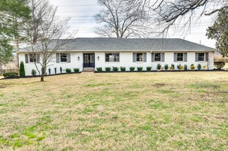 Building Photo - 1947 Shamrock Dr