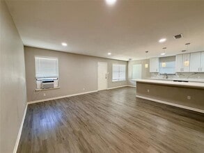 Building Photo - 1403 Long Branch Dr