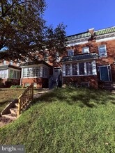 Building Photo - 824 E 33rd St