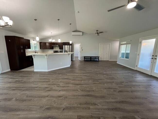Building Photo - Hawaiian Paradise Park- Pet Friendly!