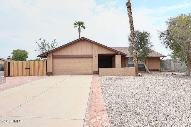 Building Photo - 1904 N Arrowhead Cir