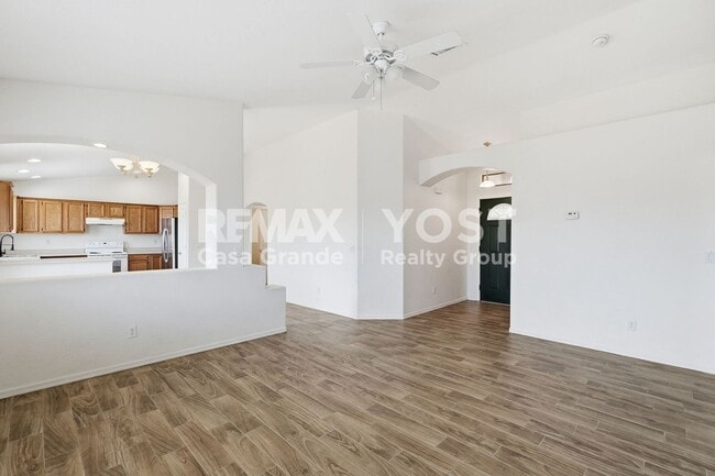 Building Photo - Bright, Open Floor Plan with Low-Maintenance Yard in Arizona City!