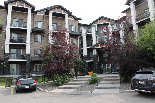 Photo du bâtiment - Cozy 1-Bedroom Main Floor Condo with Patio...