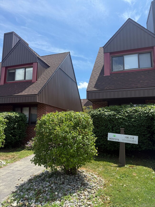 Building Photo - 105 Montoya Dr