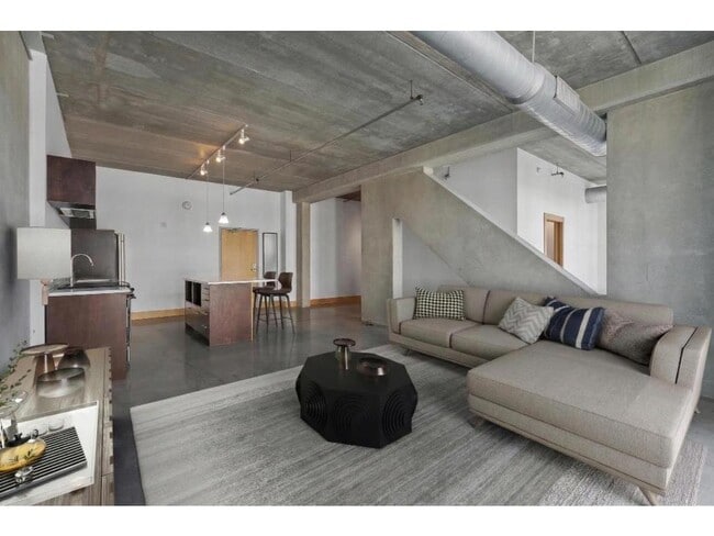Building Photo - 345 N 6th Ave