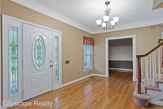 Building Photo - 5 br, 3.5 bath House - 13917 Eastbluff Road