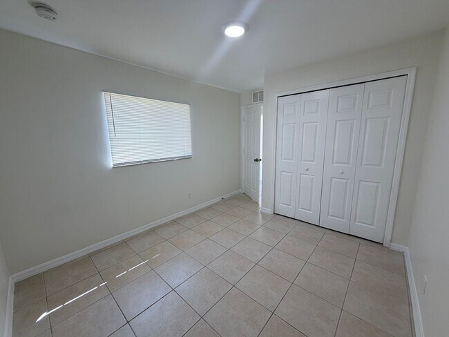Building Photo - Recently Remodeled