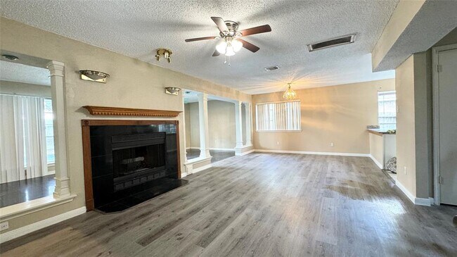 Building Photo - 2602 Lakefield Way