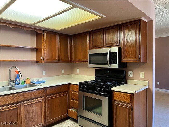 Foto del edificio - 5576 W Rochelle Ave.