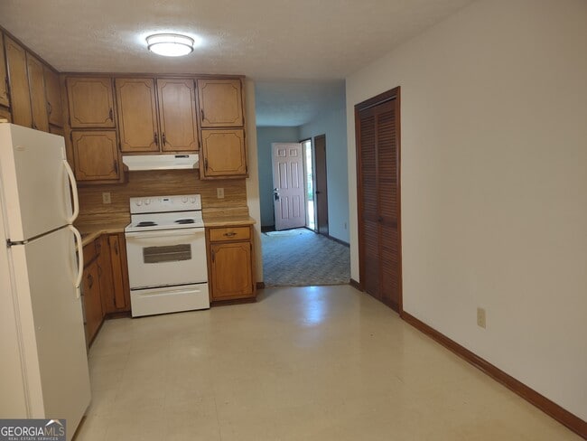 Building Photo - 8457 Pineland Dr