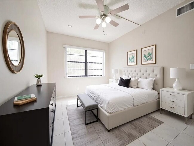 Foto del edificio - 3256 NW 104th Ave