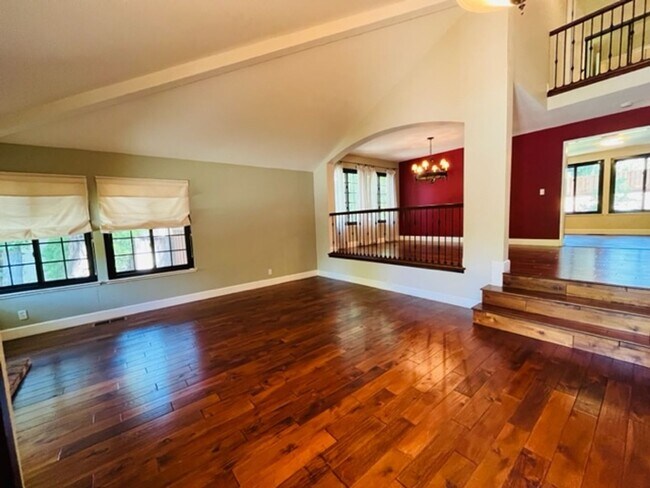 Foto del edificio - Beautiful 4BD/2.5BA Single Family Home in ...