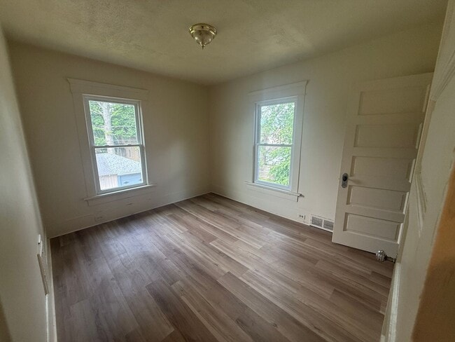 Building Photo - Fulton Duplex