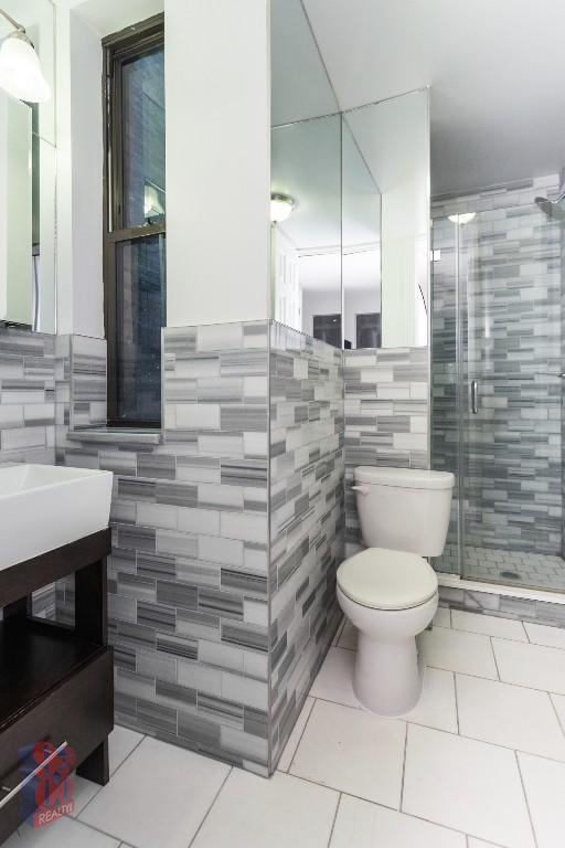 Foto del edificio - 221 E 23rd St