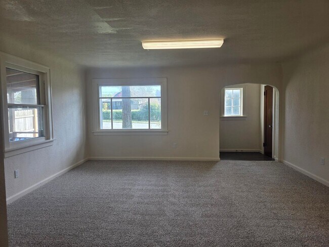 Foto del edificio - 2 bedroom home in West Bremerton