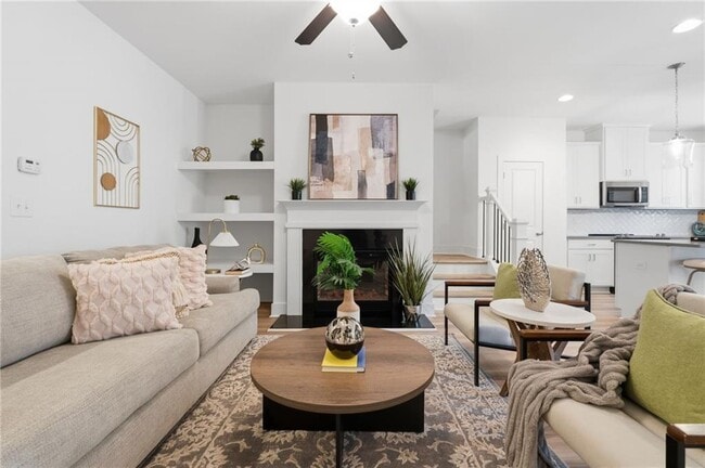 Building Photo - 5768 Calle Vis Dr