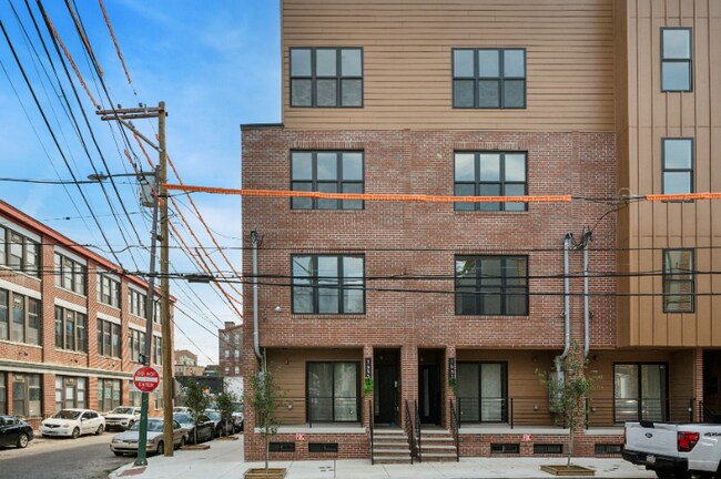 Building Photo - 1653 N 6th St