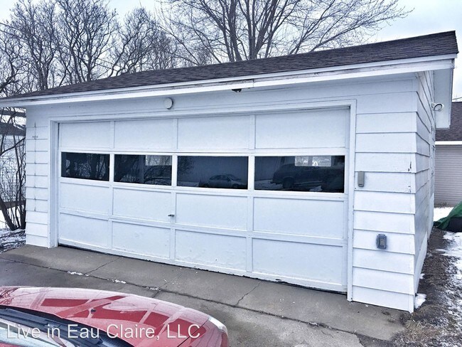 Building Photo - 3404 E Hamilton Ave