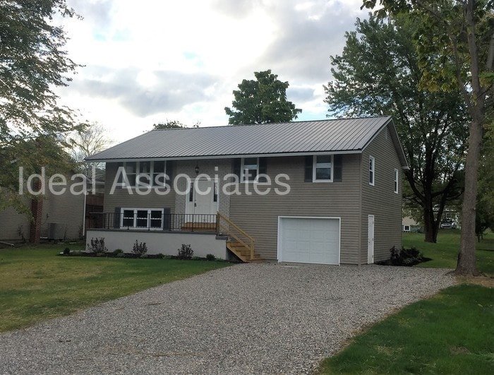Primary Photo - 889 Point Township Dr