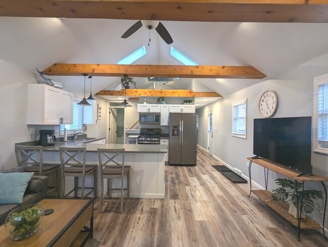 Building Photo - 1708 N Center St