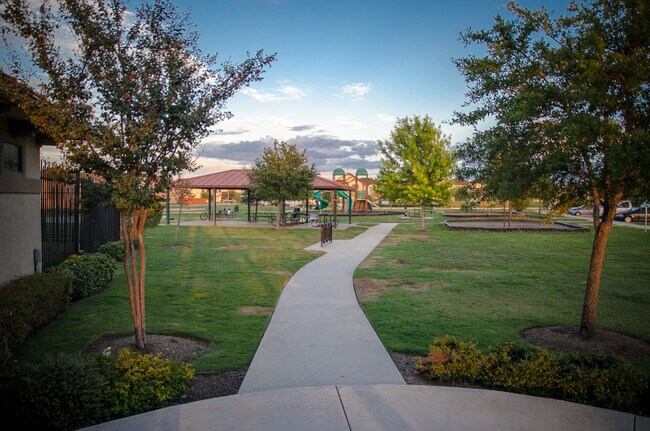 Foto del edificio - 6517 Tara Dr