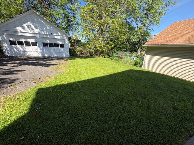 Building Photo - 260 Ackley Ave