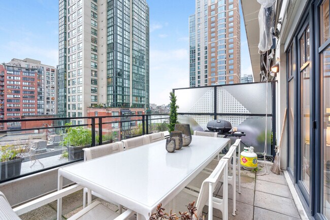 Photo du bâtiment - 1275 Hamilton St