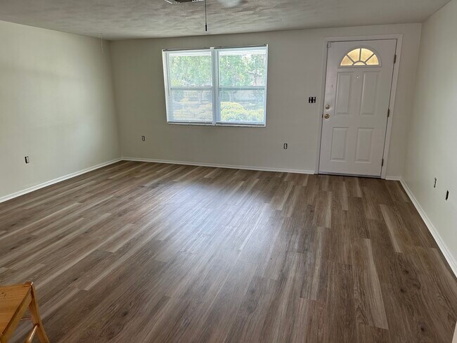 Sala de estar - 6021 4th Ave