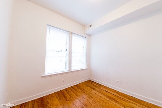 Building Photo - 1 br, 1 bath Apartment - 5832 W North Ave